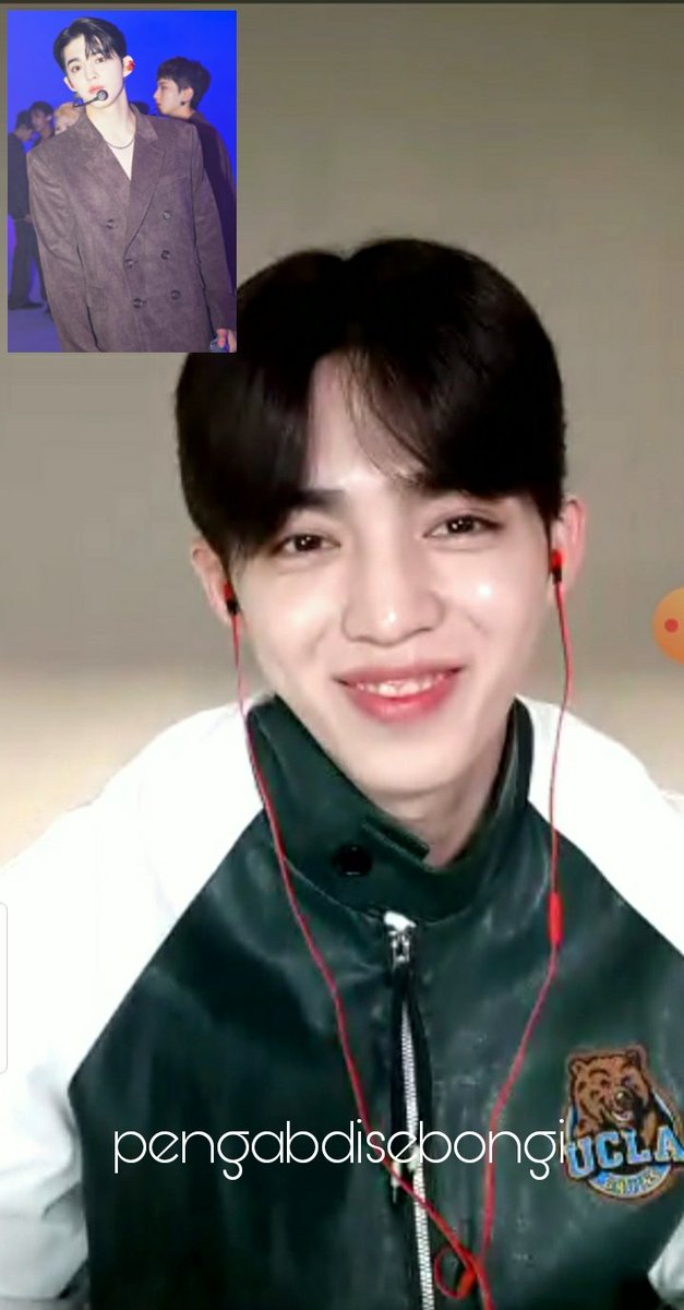 pengabdisebongi's tweet photo. I told him I take 2 undergraduate degrees in 2 different universities at the same time.
Me: "How is your college doing?"
Him: "I try my best 😂"
Him: "Isn't taking 2 at the same time tiring?"
Well ofc 🤣😢

211126 LAZADA 영통 팬싸
#scoups #에스쿱스 #seventeen #세븐틴 @pledis_17 https://t.co/GuOcMmptqH