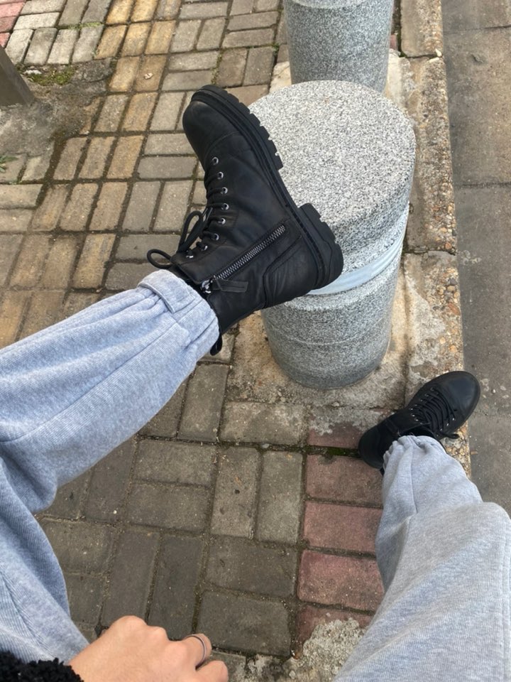 xiaohanhan_S's tweet photo. 我不信你可以拒绝45的大脚🦶
#45脚 #臭脚 #皮靴 #臭脚体育生s #1s https://t.co/VuRmcbhcmX
