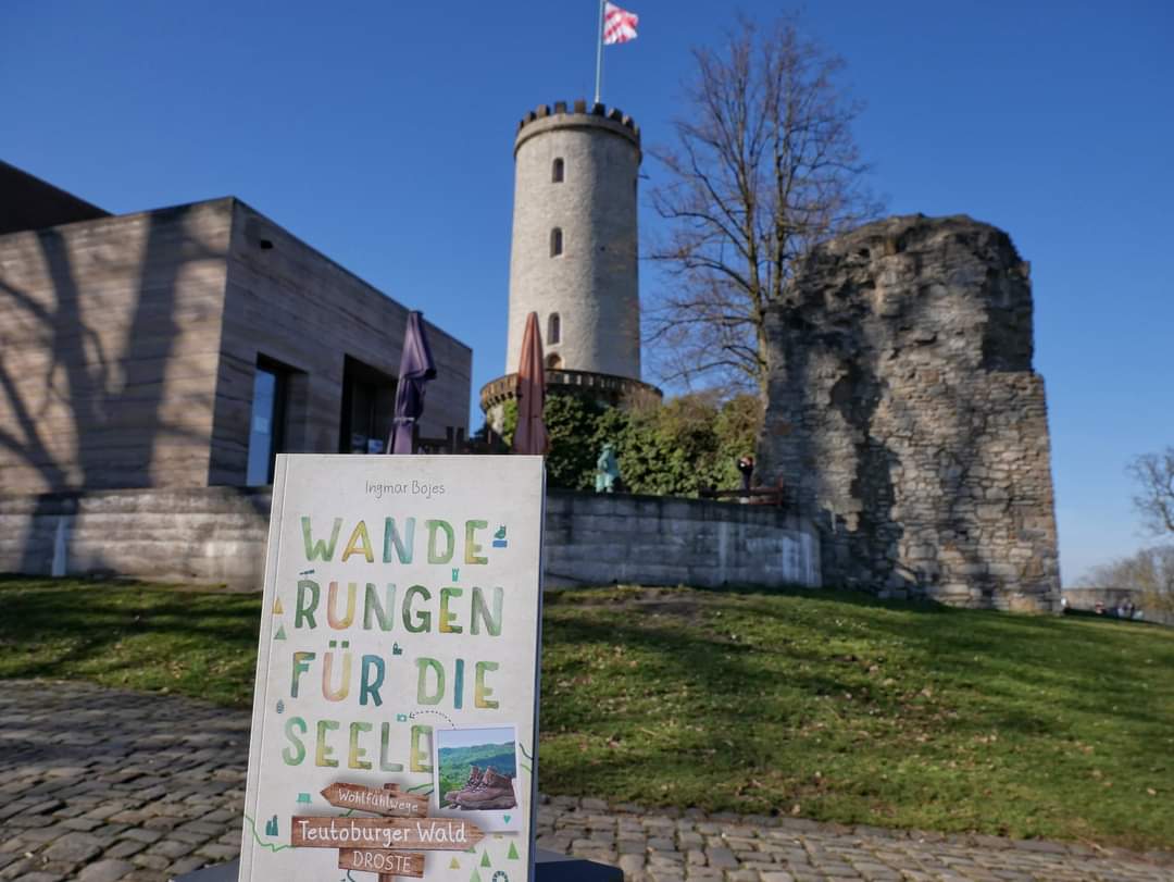 Teutoburger Wald. Wanderungen für die Seele. Wer eines mit pers. Widmung zu Weihnachten verschenken möchte, kann noch bis zum 10.12. versandkostenfrei bei mir bestellen 🙂wanderlogbuch.de/produkt/teutob…