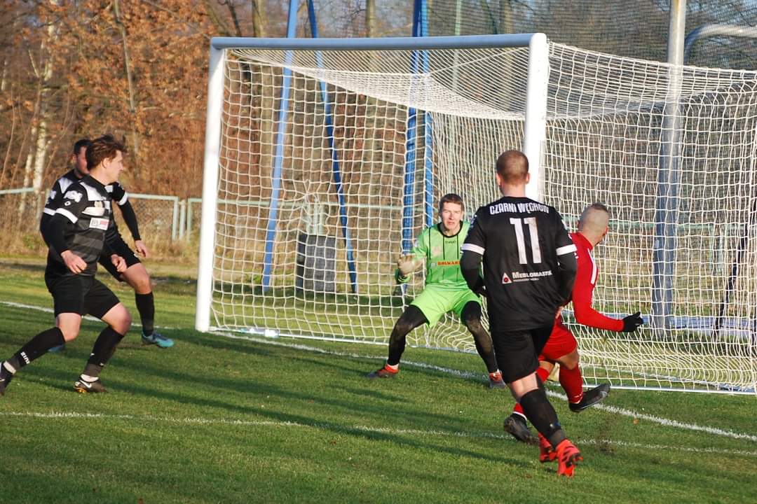 PaderewskiBart's tweet photo. Ostatni akcent rundy jesiennej #LOSiedlce Fenix - Czarni 1:3
Fenix kończy rundę jako lider z +5 pkt. https://t.co/NBsQvDAgxZ