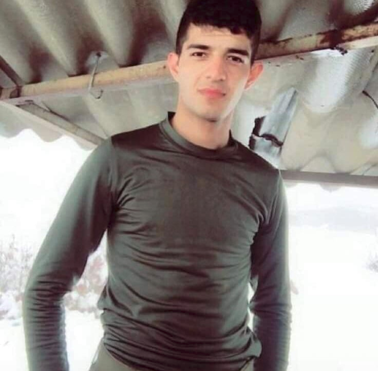 MuyesserYildiz's tweet photo. Kilis-Suriye sınırından geçmek isteyen bir grup, "Dur" ihtarında bulunan askerlerimize ateş açtı.

Ağır yaralanan 29 yaşındaki Piyade Uzman Çavuş Savaş Dinç, yapılan tüm müdahalelere rağmen kurtarılamayarak şehit düştü.

Şehidimizin mekânı cennet, Milletimizin başı sağolsun. https://t.co/gES4Hk2bSr