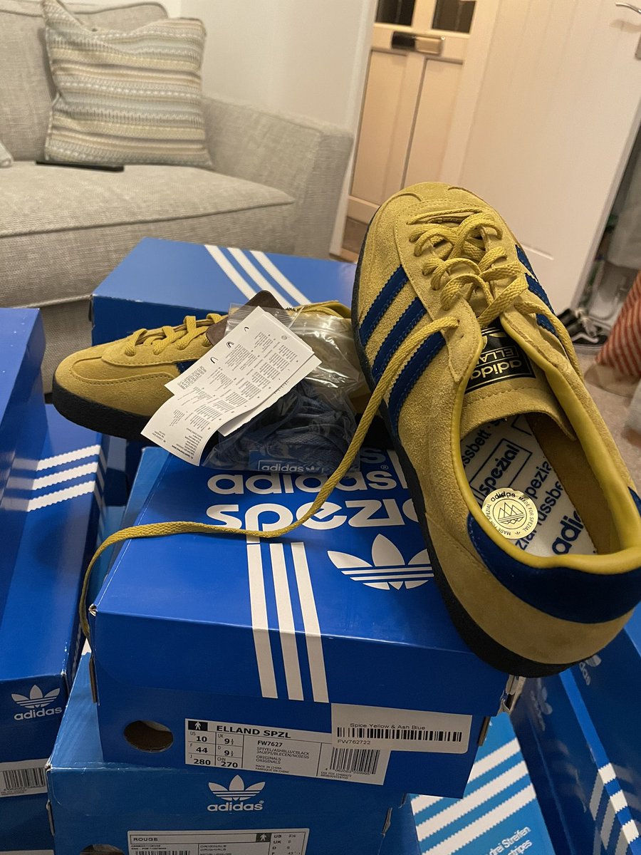 pestelldaniel1's tweet photo. For sale!!! Adidas Elland Size 9. BNIBWT. £200 TYD https://t.co/sMiEGdLDRl