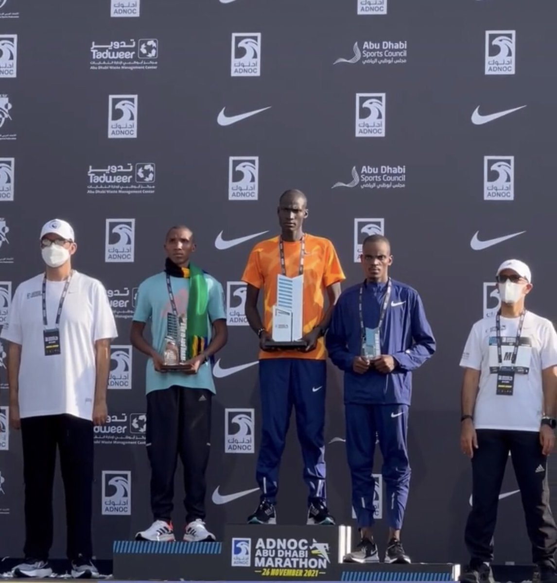 ian_georvine's tweet photo. Congratulations #AlphonceSimbu 🇹🇿, Second Winner 🥈 #AbuDhabiMarathon2021 💪 https://t.co/eorjHXUUFH