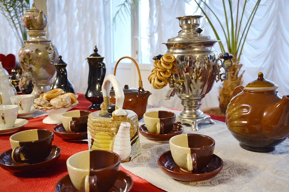 Традиция самовара. Традиционное русское чаепитие. Чаепитие в России. Традиции русского чаепития. Сервировка чайного стола.