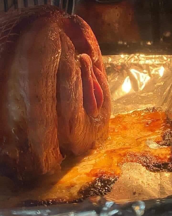 A pretty turkey been sent to me for Thanksgiving day take a close view😋😋