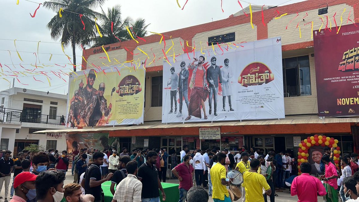GaneshTrends's tweet photo. #Sakhat Movie Grand Teleasing Today..❤️😎
@Official_Ganesh @SimpleSuni @aanandaaudio @KvnProductions
#SakathFormToday https://t.co/NcmlJ1bwiz