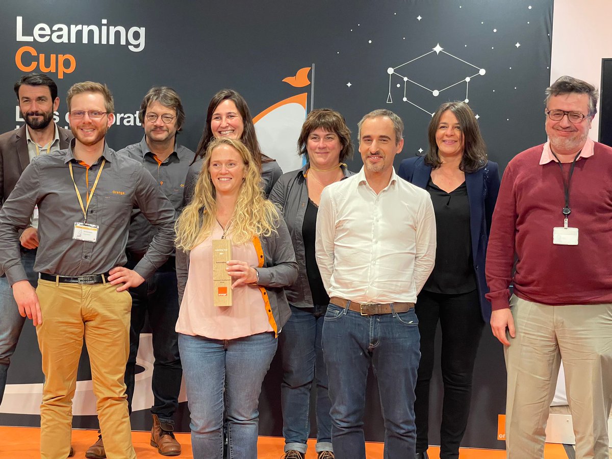 celinebergez's tweet photo. La FEST (Formation En Situation de Travail)+ Réalité Augmentée d1 équipement réseau coeur
Marie&amp;Christophe&amp;Pascal récompensés par le Grand Prix de l'innovation. 
Champagne 🍾😊👏🥳
#soproud #DTSI @Orange_EMT @akabeche1 @PoupetLouves https://t.co/yUxrA5dAf5