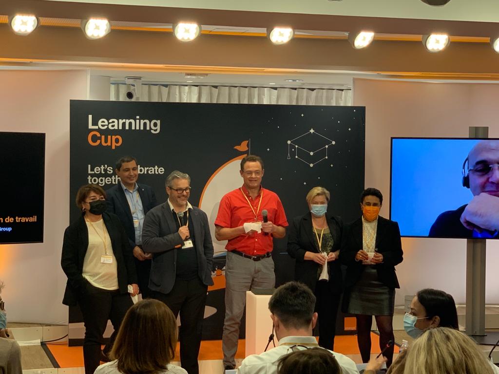 celinebergez's tweet photo. La FEST (Formation En Situation de Travail)+ Réalité Augmentée d1 équipement réseau coeur
Marie&amp;Christophe&amp;Pascal récompensés par le Grand Prix de l'innovation. 
Champagne 🍾😊👏🥳
#soproud #DTSI @Orange_EMT @akabeche1 @PoupetLouves https://t.co/yUxrA5dAf5