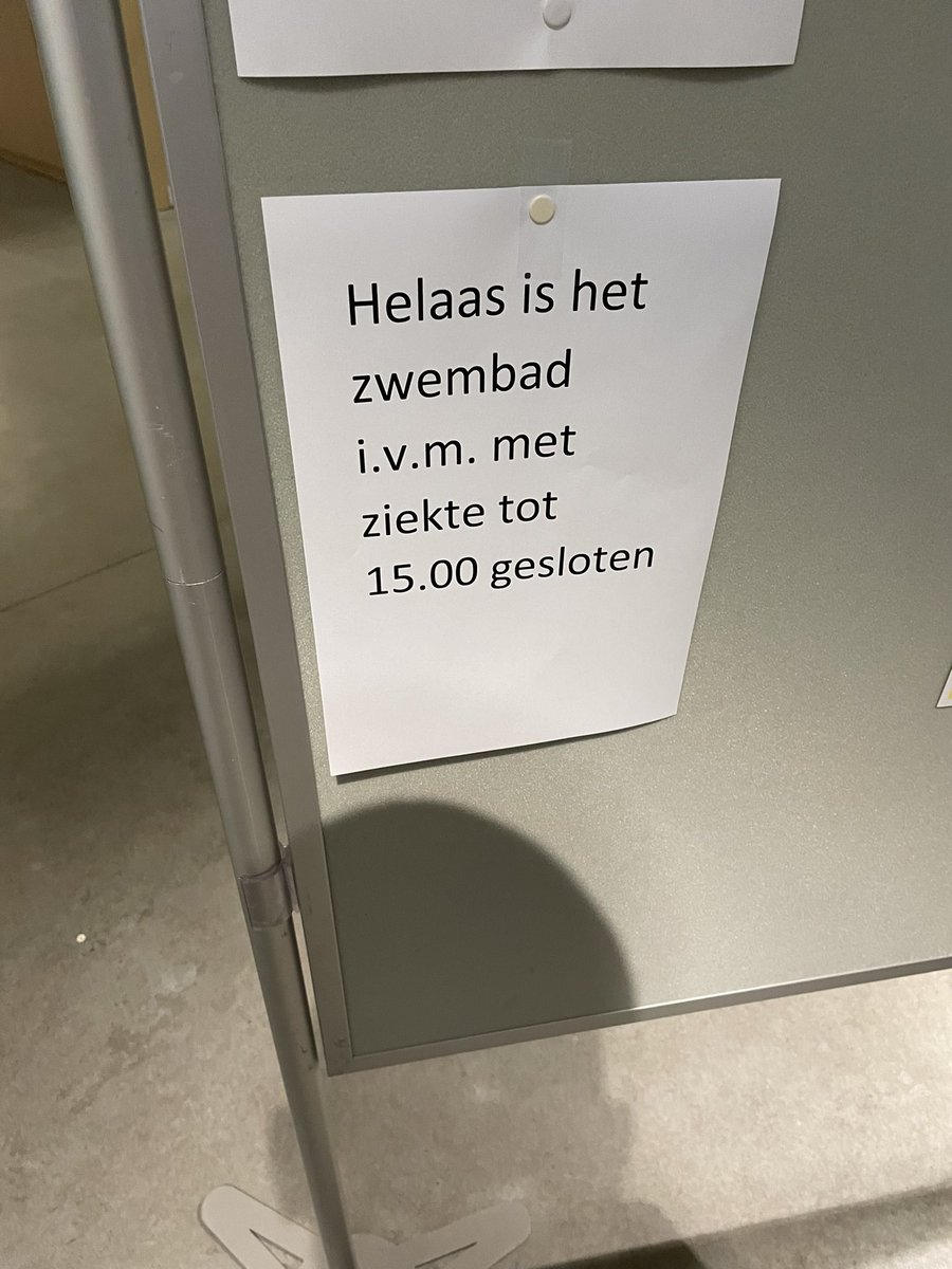 stefanvc's tweet photo. @Taalvoutjes het zwembad voelt zich niet zo lekker, maar alleen tot 15:00uur #metmet https://t.co/Xi6HioJ55D