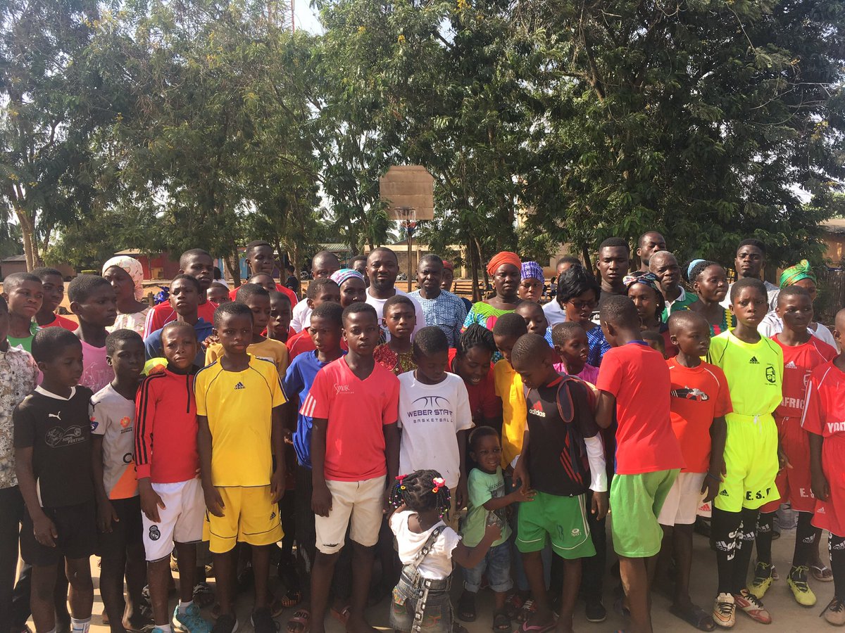 Bankykanta's tweet image. Hello #shibarmy , we wanna organize a shiba soccer tournament this Christmas for kids in Ghana to bring the awareness of this marvelous coin in Africa 
Note : all the kids will get a shiba brand kits and balls . 
Some school supplies. 
Dm if you wanna contribute to this project