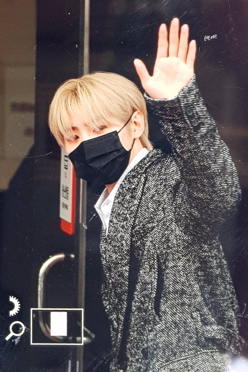 we'll get blonde selcas later AAAAAAAAAAAAAAAAAA

BLOOMING MC SUNGHOON
#성훈왕박엠씨 
#엔하이픈_성훈 #SUNGHOON  
<a href="/ENHYPEN_members/">ENHYPEN</a>