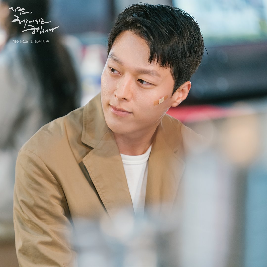 SBSNOW's tweet photo. 얼굴만 봐도 아픈 게 
싹 나을 것 같은 명의 하영은🩺

SBS 금토드라마 <지금, 헤어지는 중입니다>
☞ 매주 [금,토] 밤 10시 방송

#SBS금토드라마 #지금헤어지는중입니다 
#지헤중 #Nowwearebreakingup
#송혜교 #장기용 #최희서 #김주헌 https://t.co/sme4UYW91W