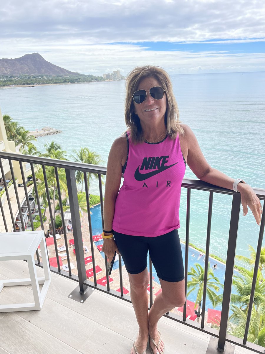 fhelmink's tweet image. Finally getting around to posting some pics after returning from our belated 40th Anniversary trip to Hawaii. Covid delayed it in 2020, but couldn’t stop us this year. Kathy and I really enjoyed our time on the beach, at the pool, sightseeing, and hiking on both O’ahu and Kona.