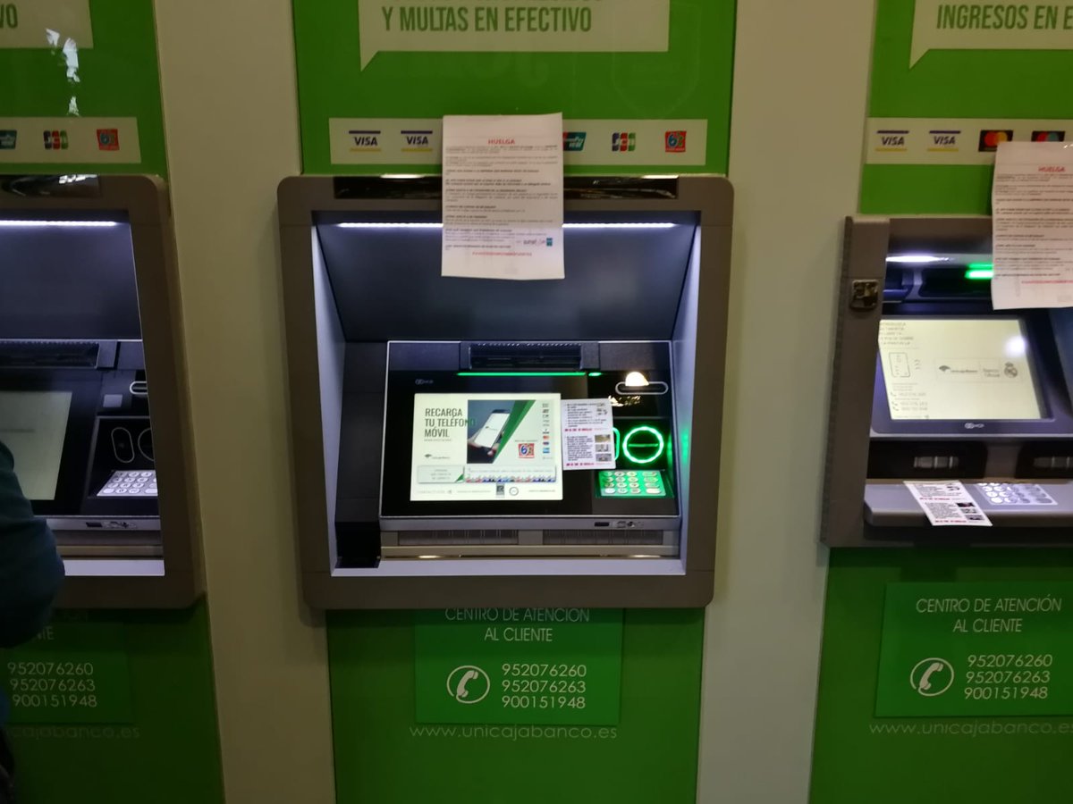 Éxito en Málaga, las oficinas de <a href="/UnicajaBanco/">Unicaja</a> cerradas. Participación masiva de la plantilla. 
#26NoviembreHuelgaUnicaja 
#NoAlEREUnicaja
#CerradoPorHuelgaUnicaja