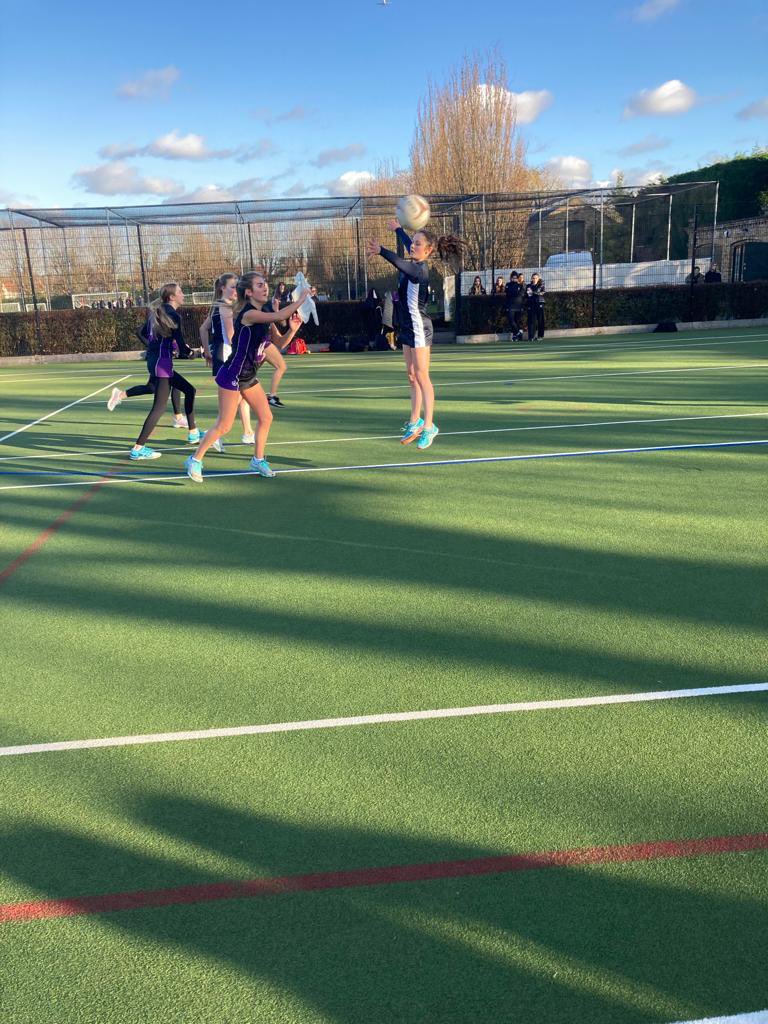 IbstockSport's tweet image. ⛅️ Thursday Sport ⛅️ 

Overcast conditions didn’t dampen #PlayingFields 

U15A @KewHouseSports 
W 2-1 🌟 MAkhbari

U15B ⭐️ JHaywood Lost in @SchoolsFootball R2 @GlynSchool_PE 

U15C&amp;amp;D enjoyed a Round Robin with @KewHouseSchool @fulham_school 

U15 Netball took on @indschools best