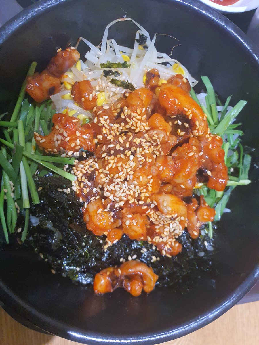 bedoelpsects's tweet photo. 낙지 돌솥밥~탱글탱글^^
#낙지돌솥밥 https://t.co/fP85IoQa8h