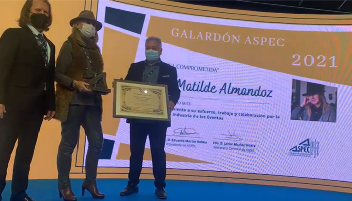 ForoMice's tweet photo. Durante el #ForoAspec, Matilde Almandoz - presidenta de Foro MICE- recibió el galardón Aspec 'Persona comprometida'. 🗣️ "Todos los que estamos en el mundo asociativo estamos porque nos lo creemos y porque creemos que esta unión nos permite avanzar. Gracias".
@AsociacionASPEC https://t.co/BTAN7TpiyC