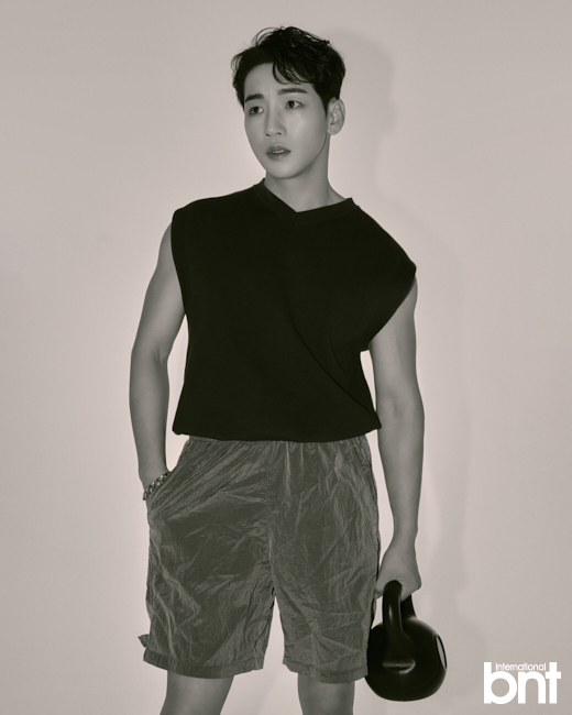 TotalsetEnter's tweet photo. #bnt 화보 촬영_2 💪🏻

#박군 #트롯특전사 #가수박군 #parkkoon #유턴하지마 #사랑은 #직진 #뉴발란스 #애슬레저 #강쥐언니 #화보촬영 #강철부대 #미우새 https://t.co/uYGzuAwRrc