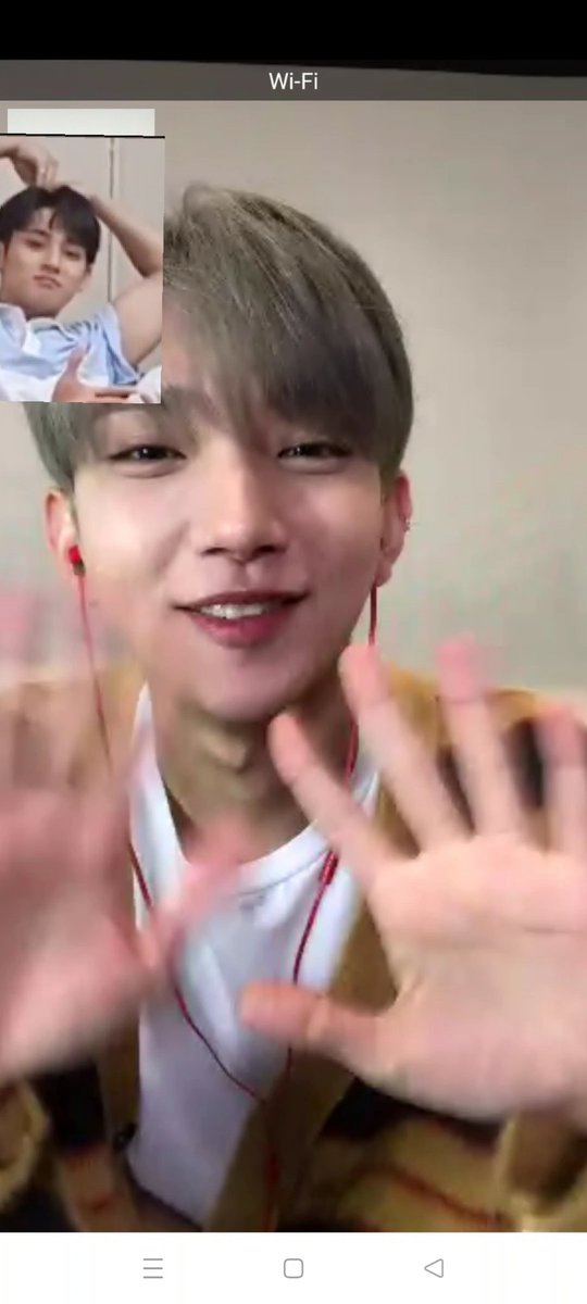 STELLA42813274's tweet photo. I'm going to cry😭😭😭
Joshua😍😭😭
Even thought you didn't understand what I say but I'm happy!!!!
Why want mianhae mianhae??
你米安内米安内跟我说再见我很心疼的😭😭

#SEVENTEENLAZADA https://t.co/gegssPiHKL