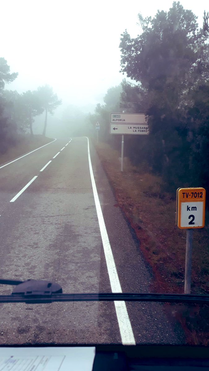 Dipta_cat's tweet photo. ❄️ Els equips de #carreteresDipta han actuat aquesta matinada a les carreteres de #BaixCamp #ConcadeBarberà i #AltCamp per espargir sal en prevenció de les baixes temperatures. #Cuidemelqueensuneix #DiptaSuma https://t.co/yH9bmfPXVZ