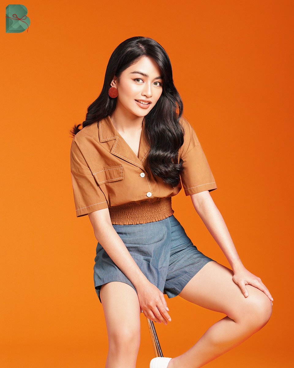 benchtm's tweet photo. Add a touch of #BENCHEveryday casual to your holiday fit, just like @vivoree✨ 

Get her #BENCHHoliday2021 look: 
❄️ Cropped Woven Polo with Smocking Waist (YSR0354) - PhP 799.75
❄️ Chambray Skort (YKS0013) - PhP 699.75

#BENCHEveryday https://t.co/Kyn7NvsgdY