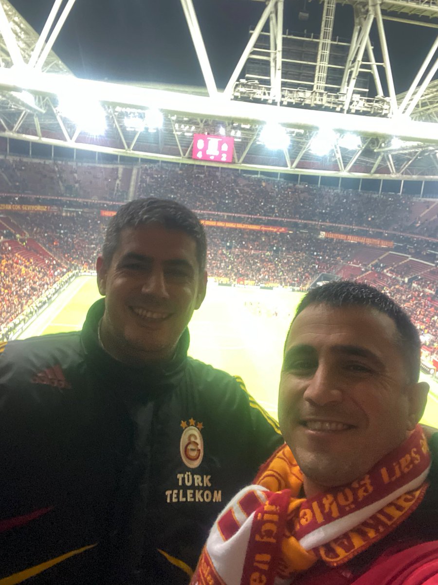 keremkuru1908's tweet photo. Çingeneye dilenciye para vermeyince biz 😁 @prekazi_tugay #GSvsOm #UEL https://t.co/hlf8elM4o0