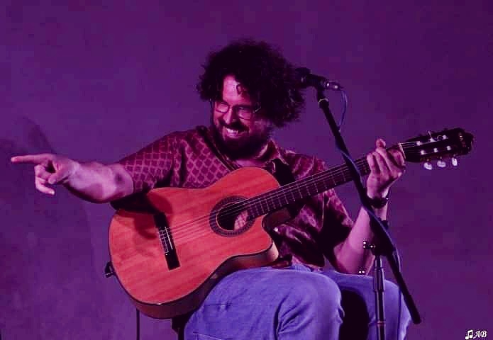 FernandoLoboD's tweet photo. ⚠️⚠️Toma nota⚠️⚠️
El 25 de febrero toco en el Teatro Moderno de Chiclana...y va a ser una cita muy especial.
¡Apúntalo en tu agenda de las cosas molonas! 😉
Ya iremos dando más información
#concierto #música #canciones #Chiclana #TeatroModerno
#Cádiz #VersosRobados https://t.co/JYZKDzE2zU