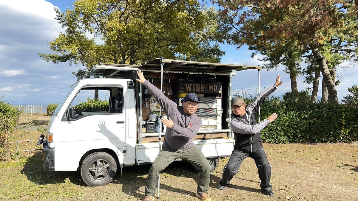 kanchan_kanji's tweet photo. #軽トラキャンプベース #WineMo をバックに写真撮ってSNS投稿したいという方のために「写真OK」の看板作ろうかしら。 https://t.co/WTcQTb6KiV