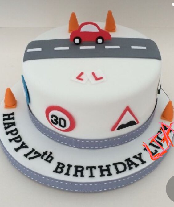 bichoely's tweet photo. /sinuyo si lia 🤗 ito cake 🤗 https://t.co/CmMQwgqlWQ