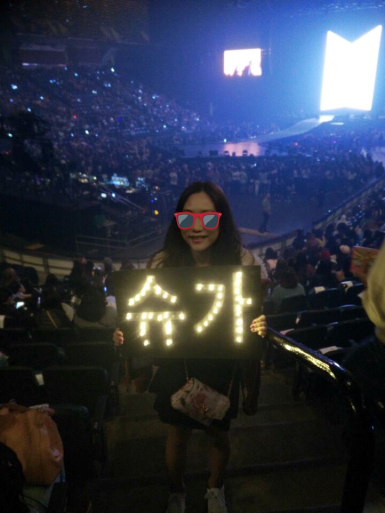 Sugafull27_TV's tweet photo. OMGGGG THE PHOTO BOOTH IS BACK?!!!๐ญ๐ญ๐ญ๐ญ๐ญ๐๐ im sooo sad i cant be there but armys have fun!!!!!!!!!!!! ๐๐๐๐๐๐
#btsconcertLA #PermissionToDanceOnStageLA #PTD_ON_STAGE_LA #btsinhamilton https://t.co/LUUxgOFDJ2