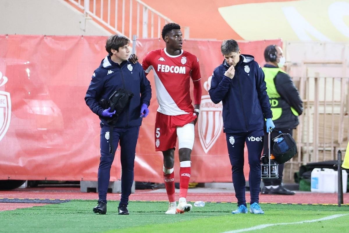 LigASM_'s tweet photo. 🎙️ Nico Kovac après le match :
« Benoît a ressenti une douleur mais c'était peut-être aussi une crampe. Il riait quand il m'en a parlé après le match, donc ça va. »
#ASMREAL https://t.co/Y5AkfckOyN