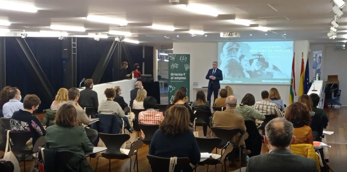 neoCKrevolution's tweet photo. 📍#LaRioja | Se realizó el 1º encuentro presencial con de la #RedporelEmpleo, plataforma colaborativa destinada a compartir #SolucionesInnovadoras que permitan mejorar la #empleabilidad🚀

Nuestras compañeras, Rocío y Elena, estuvieron presentes👏 

➡️https://t.co/fOBlZrn5wZ https://t.co/aEaxk1Z68D