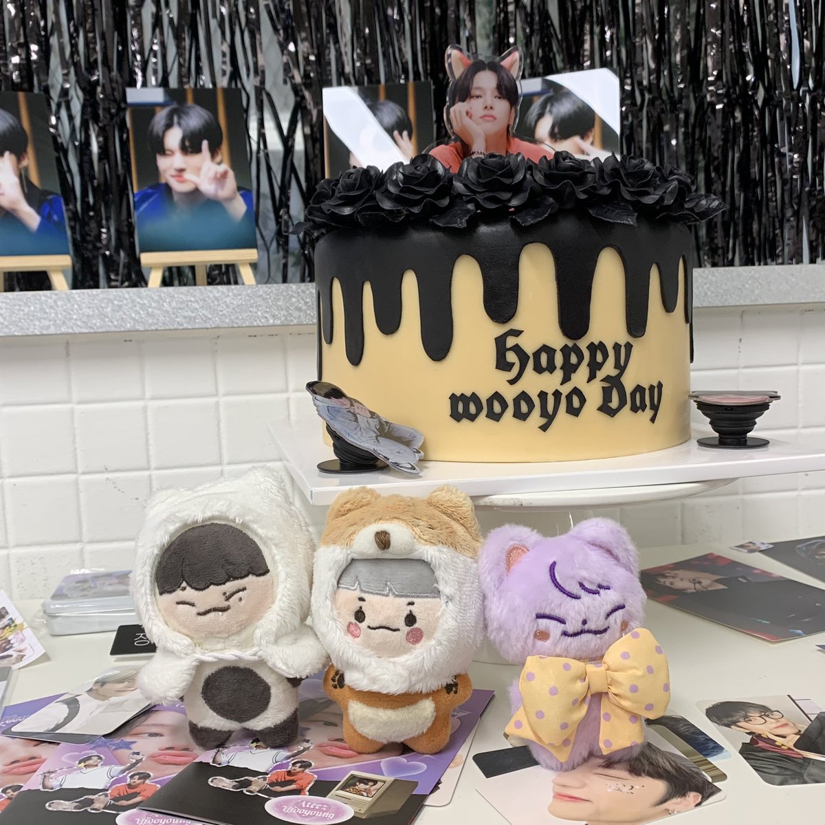 우영이의 스물셋💟
생일축하해🥳🎉 
예쁜 카페와 전시회 준비 감사합니다😻 @Vantablack_1126 

#HBD_WOOYO #사랑아_우영해