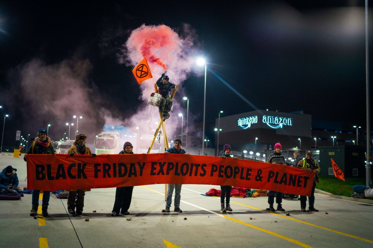 DrJulietteBrown's tweet photo. #MakeAmazonPay 👇🌎 https://t.co/Xort471FBN @amazon exploits workers and planet #IntersectionalEnvironmentalism #MovementofMovements @ExtinctionR https://t.co/bbK63zDVsl