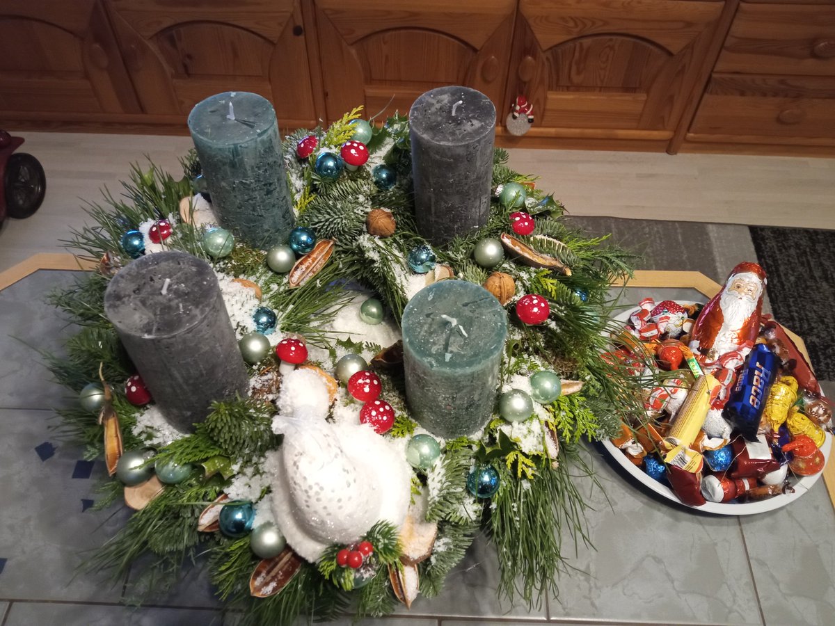 Ich frag mich wer zum Kuckuck dieser Weihnachtsmann ist❓❓❓ Also ich kenne es,dass am 6.12. der Nikolaus kommt und am 24.12. das Christkind ‼️