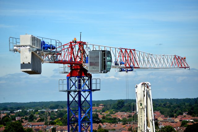 Bennetts_Cranes's tweet photo. Despite the #horlicksfactory being a complex site weβve been able to supply #cranes that can complete the work without over-sailing private properties, occupied blocks, and impacting other surrounding machines. Read more:https://t.co/ycaZAXjsya https://t.co/CZGw0i2FfG