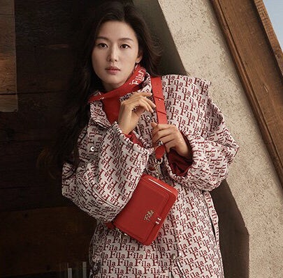 SuperHousemate's tweet photo. 2021 TOP 3 Female Celebrities who Earn Most in Advertising
1 #JunJiHyun
2 #SongHyeKyo 
3 #Suzy 
In order to occupy a CF model position, you must achieve a passing score on several criteria, such as recognition, topicality, and preference.
🔗 https://t.co/JIRPxyZY4R https://t.co/Nbcf8EAvpL