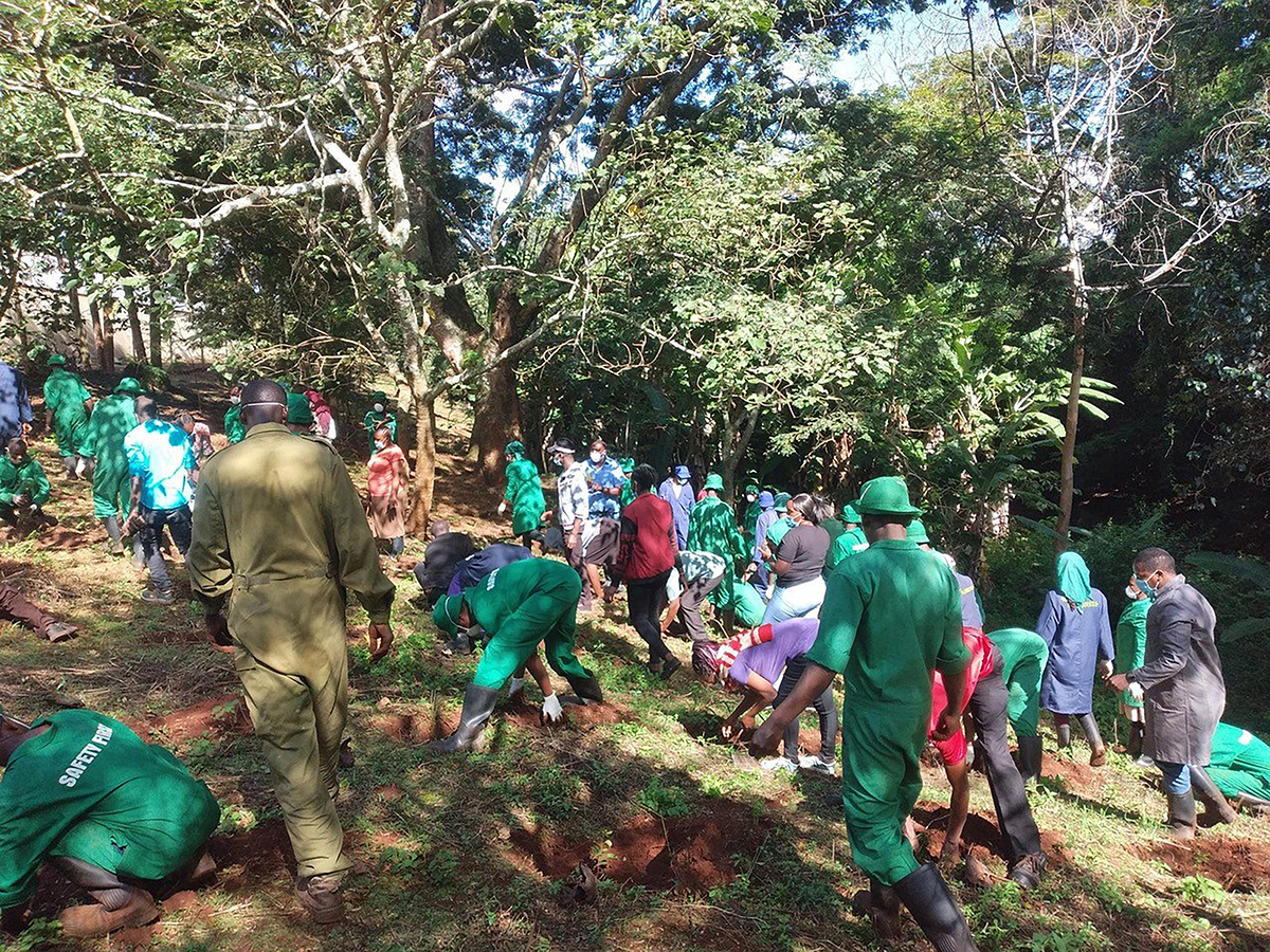 biobest_global's tweet photo. #FunFactFriday Did you know that Real IPM Kenya is playing its part in helping to reduce greenhouse gases with a major tree planting exercise at both its sites in Kenya? π³π³π³
#realipm #kenya #treeplanting #planttrees #climatechange #gogreen #didyouknow #biobest #biobestgroup https://t.co/GwhOHyakNH