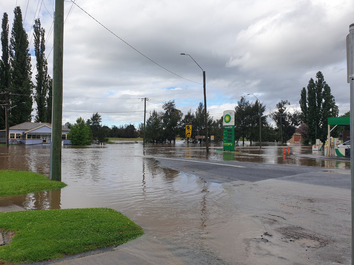 Well that's one way to spend a Friday afternoon and evening.

#Molong #NSWFloods