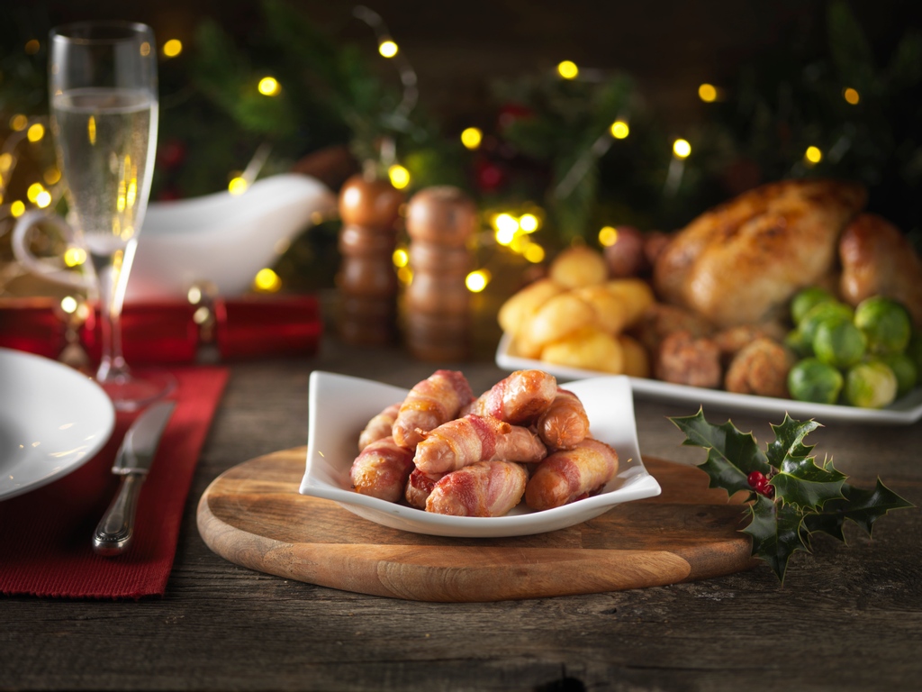 Dicksons1953's tweet photo. #Fridayfeeling
FINAL day to place your order for one of our #Christmasboxes to be delivered straight to your door.
Order now through our website or download our Nationwide APP.
#dicksonsdelivery #dicksons #pigsinblankets #chipolatas #turkey #familyfavourites #handmadeporkpies https://t.co/7C2vmtiHnk