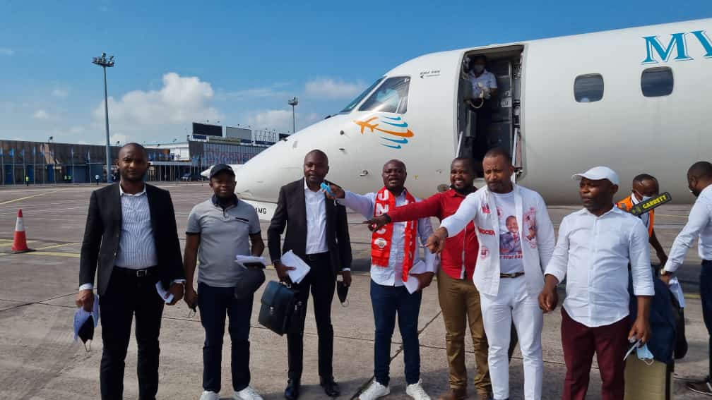 JecoAsbl's tweet photo. Le secrétaire général, @BillyKambale1  Eraston Tsongo général 5 étoiles 🌟🌟🌟🌟🌟 et sa délégation ont embarqué pour KOLWEZI  depuis Ndjili, le Kamerhiste positif extrémiste positif @TotshumanyKiso1 est de la partie.@CenaremasocUnc @VitalKamerhe1 @SORAZIZ @Bibishe6 @LualabaPour https://t.co/gpKR8scIuZ