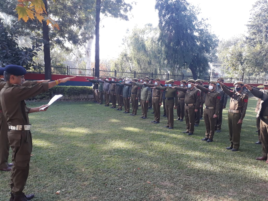#CelebrationofConstitutionDay Constitution day was celebrated at RPHQ Rajouri in which all Officers/ staff of RPHQ Rajouri and DPO Rajouri participated. @JmuKmrPolice @igpjmu @ZPHQJammu @PoonchPolice @RAJOURIPOLICE