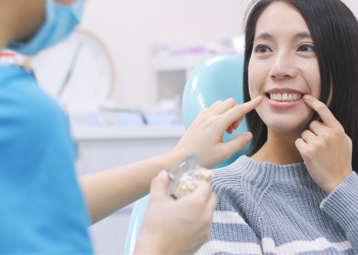 ChurchRdDental's tweet image. A cracked tooth may be caused by an injury, chewing a hard object (like a pen) or simple wear and tear -- and it will not heal of its own accord.
 
Learn the symptoms, and why treatment is necessary to avoid
complications:
📘 cheadlehulmedental.com/blog/never-ign…

#crackedtooth #teeth #smile