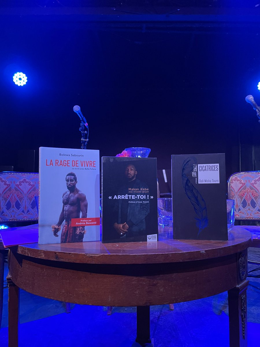 Editions_FC's tweet image. Très belle table ronde hier avec @makankebee @Amanda_Jacquel Dali Misha Touré @balla_mf et @Bolewa. Modérée brillamment par @ifalas. Toujours un plaisir d’être aux côtés de @PMN_Editions et @Hors_d_atteinte. Un grand merci à La Flèche D’or pour l’accueil ✨