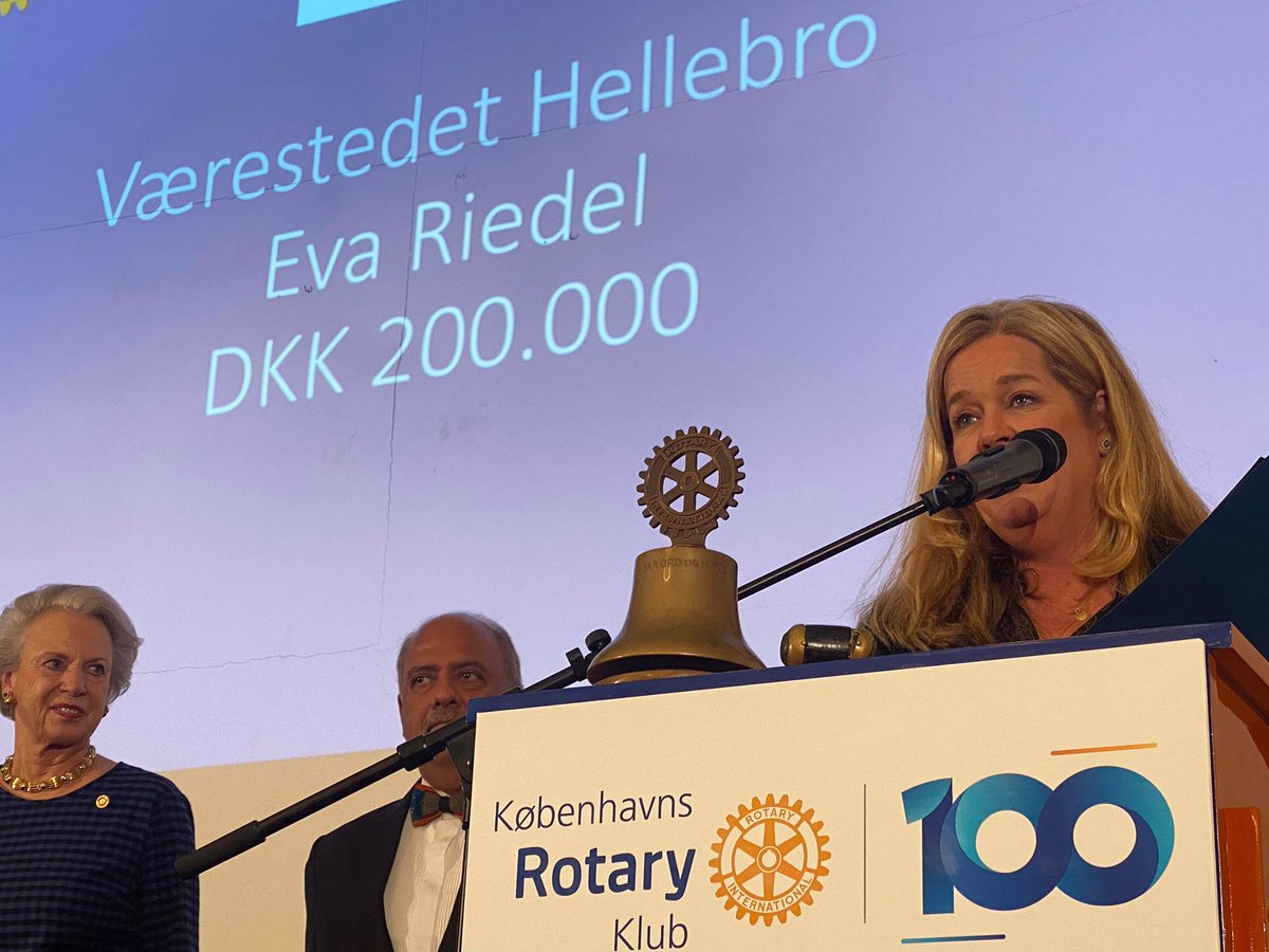 EvaRiedel's tweet photo. Fuldstændig overvældende at Kbh #Rotary Klub donerede kr. 200.000 til #Hellebro overbragt af H.K.H. Prinsesse Benedikte i Odd Fellow. Det kan i vist godt se ❤️ tak til alle de skønne Rotarianere💪🏼 og til fantastiske @pia_allerslev #dksocial ingen #unge er #hjemløse #kongehus https://t.co/qgenJ3em1I