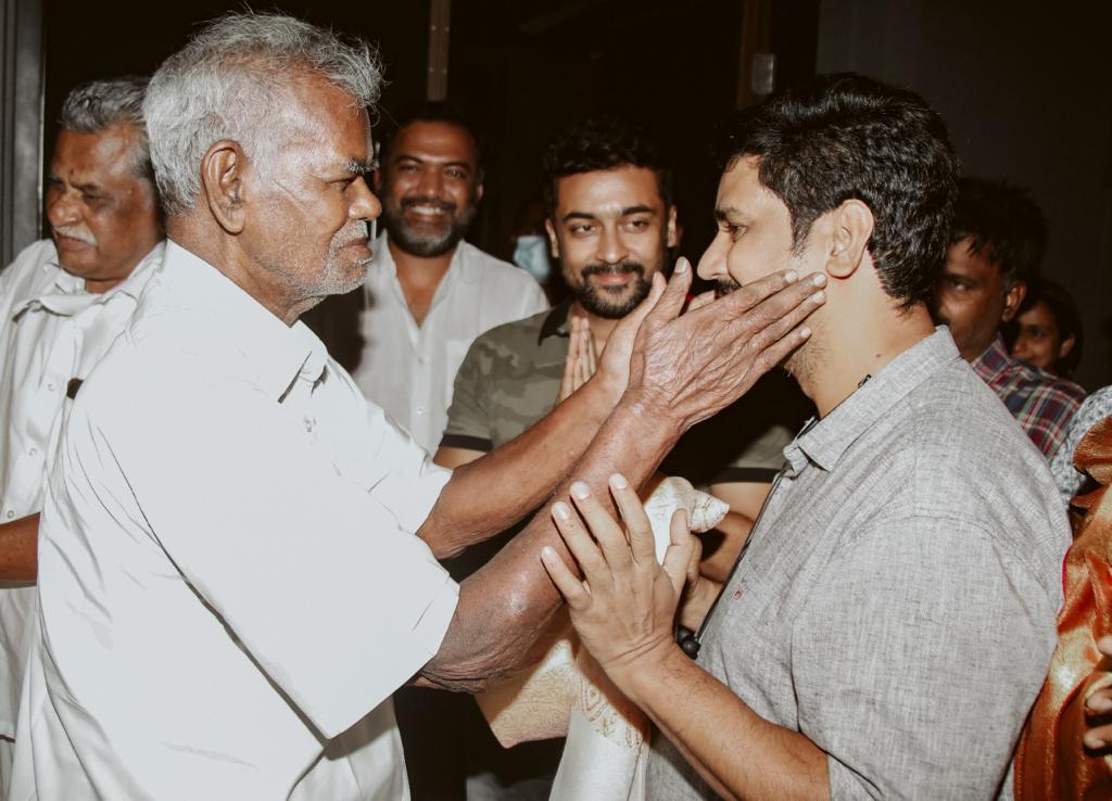 rameshlaus's tweet image. Senior leader of the Communist Party of India #Nallakannu ayya watched #JaiBhim and appreciated @Suriya_offl and Director @tjgnan. Actor #Sivakumar and @2D_ENTPVTLTD CEO @rajsekarpandian were present.