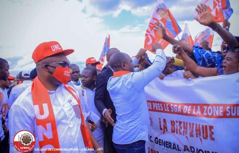 BenNazerSe's tweet photo. #Lualaba: accueille chaleureux du SG 5 ⭐ @BillyKambale1 à l'aéroport national de Kolwezi https://t.co/Z7b78w7Sk7
