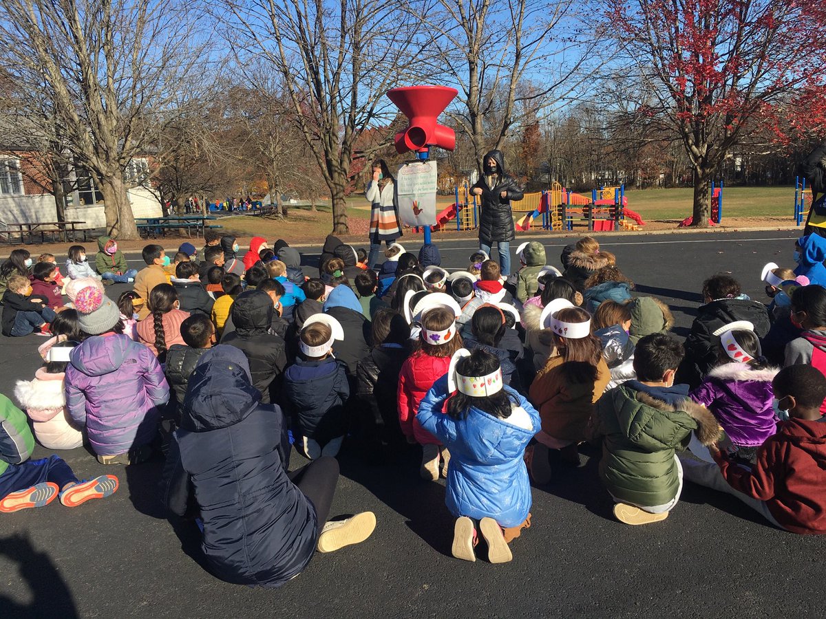 CraigsCrew's tweet photo. Thankful for our Kindergarten Buddies…
 🦃 🍁 https://t.co/7E55QZKq0m