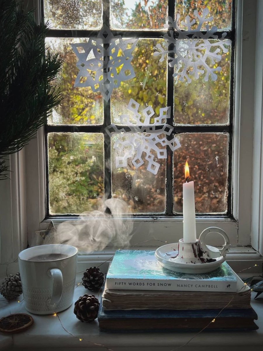 eandtbooks's tweet photo. What do you love about winter?
Head to Instagram for a chance to #win👉https://t.co/eQdNJeKnrn
❄️A dazzling copy of #FiftyWordsForSnow by
@nancycampbelle
❄️A hot chocolate set from
@KnoopsChocolate
Perfect for the first snowfall of the season.
📷@foxglove_and_ivy https://t.co/LozbMfaeoX