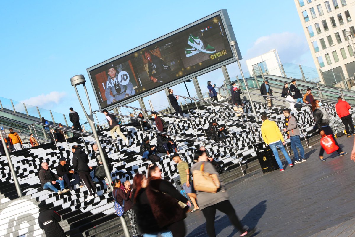 OceanOutdoorUK's tweet photo. .@JDOfficial are bringing the heat with the launch of their Christmas campaign 'King of the Streets' 🎄📍
 
The campaign is full of stars - bringing together music, sport, and entertainment to represent the heart of youth culture.
 
#JDSTREET #Advertising #DOOH #OOH https://t.co/Qc0O7O4rpR